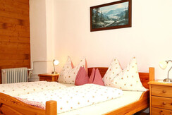 Zimmer Alpenrose Bett