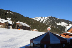 Direkt neben der Skipiste