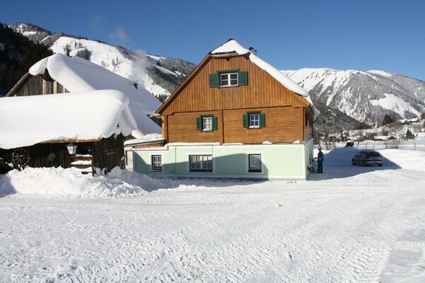 Schaupphof in winter from south