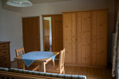 Familienzimmer beim Bauernhof Priegl