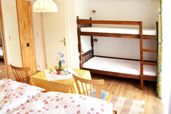 1-Zimmer-mit-Bad-WC-Etage-Biobauernhof-Greiml-im-N