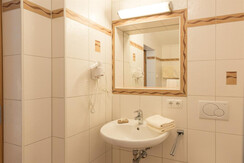 Zimmer Enns Badezimmer Bild 2