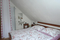 3-Bettzimmer mit Dusche