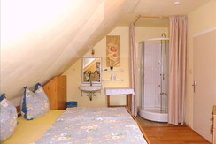 8-Bettzimmer mit Dusche und Balkon 