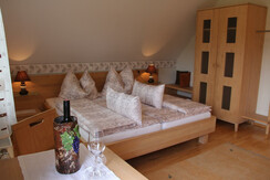 Vinophile Begrüßung am Zimmer, beim Winzerhof Orsl