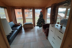 Wintergarten mit Weihnachtsdeko