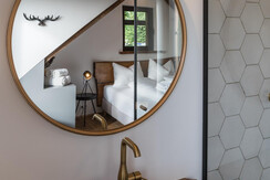 Schlafzimmer 2 mit offenem Badezimmer