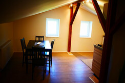 Claus Resch Appartments Esstisch