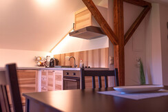 Claus Resch Appartments Küche Esstisch