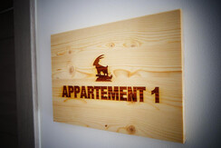 Claus Resch Appartments Appartmentschild