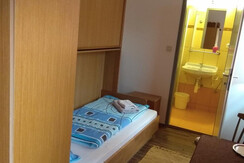 Einzelzimmer mit Etagenbett