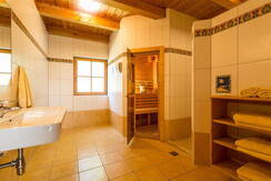 Badezimmer mit Sauna
