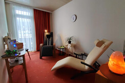 Infra-Liegen im hauseigenen Wellnessbereich