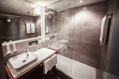 Das-Sonnreich-Doppelzimmer-Premium-Deluxe-Badezimm