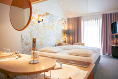 Das-Sonnreich-Panorama-Junior-Suite-Zimmeransicht