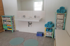 Doppelwaschbecken im Badezimmer