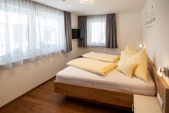 shooting-star.at-2674