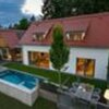 Photo of Holiday home, shower and bath, toilet, facing the pool | © Ferienhäuser Thombauer