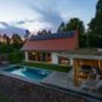 Photo of Holiday home, shower and bath, toilet, facing the pool | © FH Thombauer / Familie Pichler