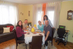 Hermi mit ihren Gästen