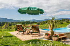 Pool mit Ausblick Ferienhaus Höllberg