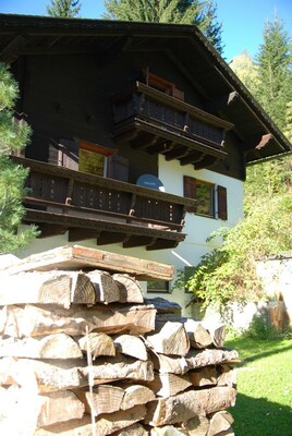 Ferienhaus_Josefa_Außenansicht_mit_Holz | © Keine Kenntnis