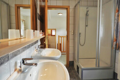 Bad mit 2 Waschbecken