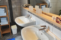 Bad mit zwei Waschbecken