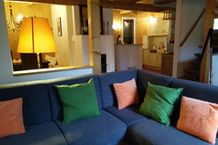 Blick auf Küche und Essbereich