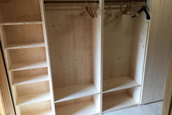 Schrank_Eingangbsbereich_Kreischberg_Ferienhaus_gu