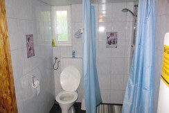 Dusche und WC