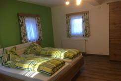 Schlafzimmer Ansicht 3 Ferienhaus Wuttijockl