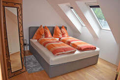 Schlafzimmer 2