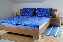 Schlafzimmer 1