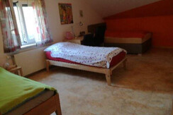 Zimmer mit drei Einzellbetten