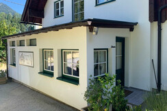 FW Johanna Eingang und Parkplatz