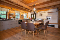 Ferienwohnung Neubauer Küche und Essbereich