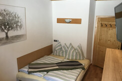 B9A673F3-4246-4CA4-B15D-E4E08BB33C3D