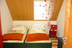 Kinderzimmer mit Ausziehbett