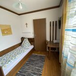 Photo of single room with shower, WC | © Frankenhof