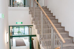 Aufgang zu den Zimmern