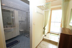 Eigener Vorraum Dreibettzimmer