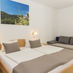 Bild von SL Weinstr.5, Dreibettzimmer mit Dusche, WC | © Gästehaus Kleindienst