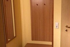 Gästehaus Kübler_App. 2 Schlafzimmer_Garderobe