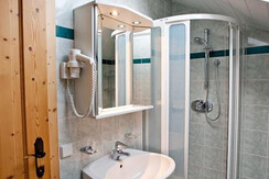 badezimmer___ferienwohnung_mit_3_bettzimmer