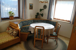 aufenthaltsraum_ferienwohnung_gro_
