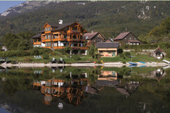 Paradies am See, Grundlsee, Ansicht mit Badestrand