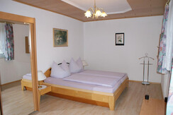 Gästehaus Passrucker_Fewo B_Schlafzimmer 2