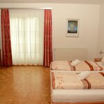 Photo of room with 4 beds with shower, WC
