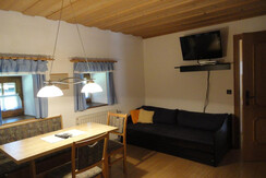 Essecke mit Schlafsofa im linken Appartement